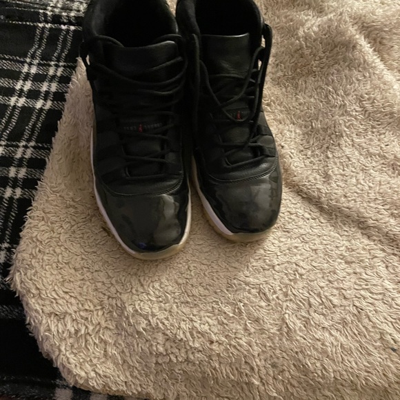 @airjordan 11 retro black w/red logo - Picture 5 of 6
